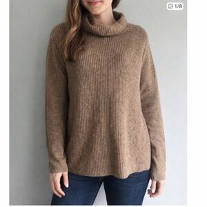 Ann Taylor Lambswool Blend Ribbed Sweater. Size S